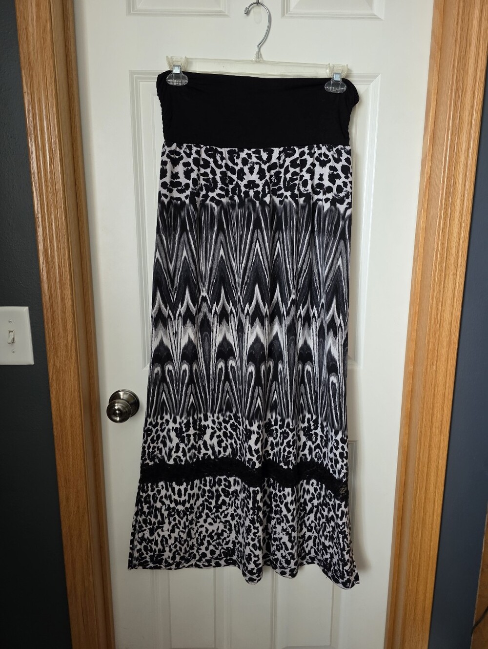 Vanity Black & White Animal & Abstract Print Maxi Skirt